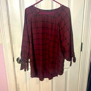 Cute blouse with plaid print